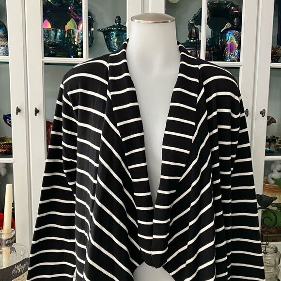 Staccato Black & White Cardigan Size Large Cascading Front - Picture 2 of 8